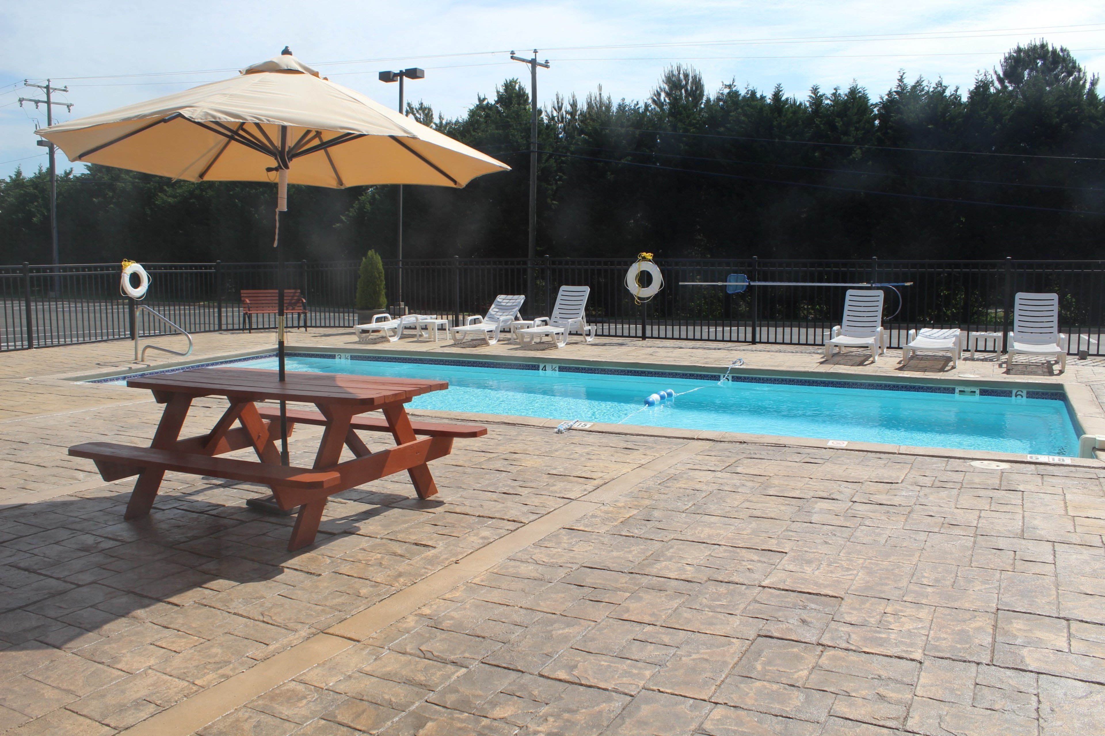 Holiday Inn Express Hotel & Suites Warrenton 29/30