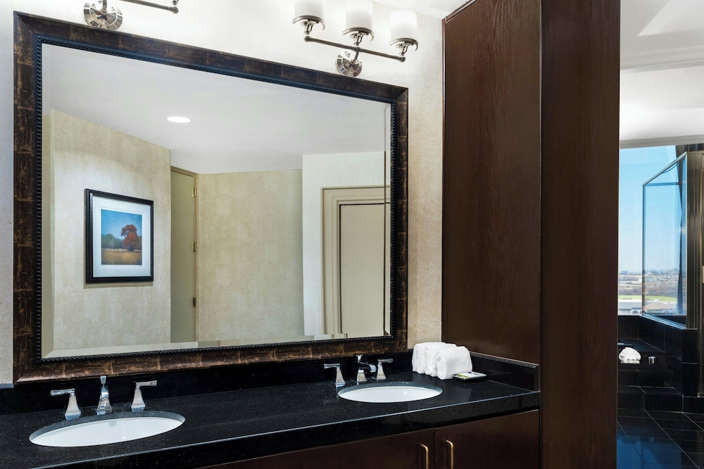 Renaissance Dallas North Hotel 47/49