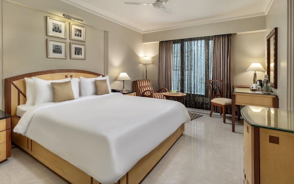 Sarovar Portico Kalupur Ahmedabad 8/42