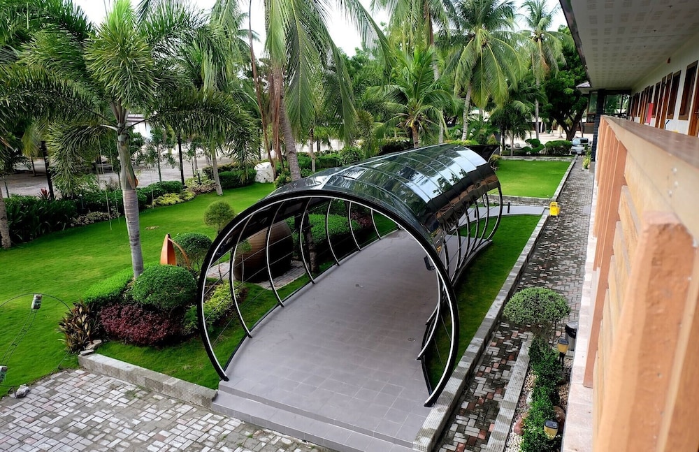 London Beach Resort And Hotel 19/24