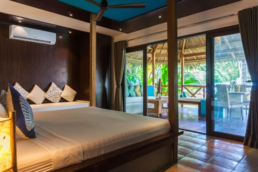 El Nido Mahogany Beach 16/70