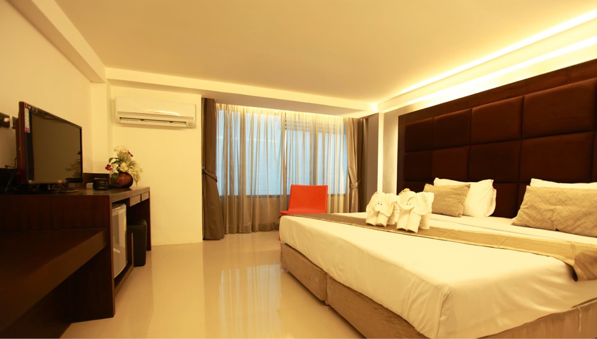 ROOM, DOUBLE BED