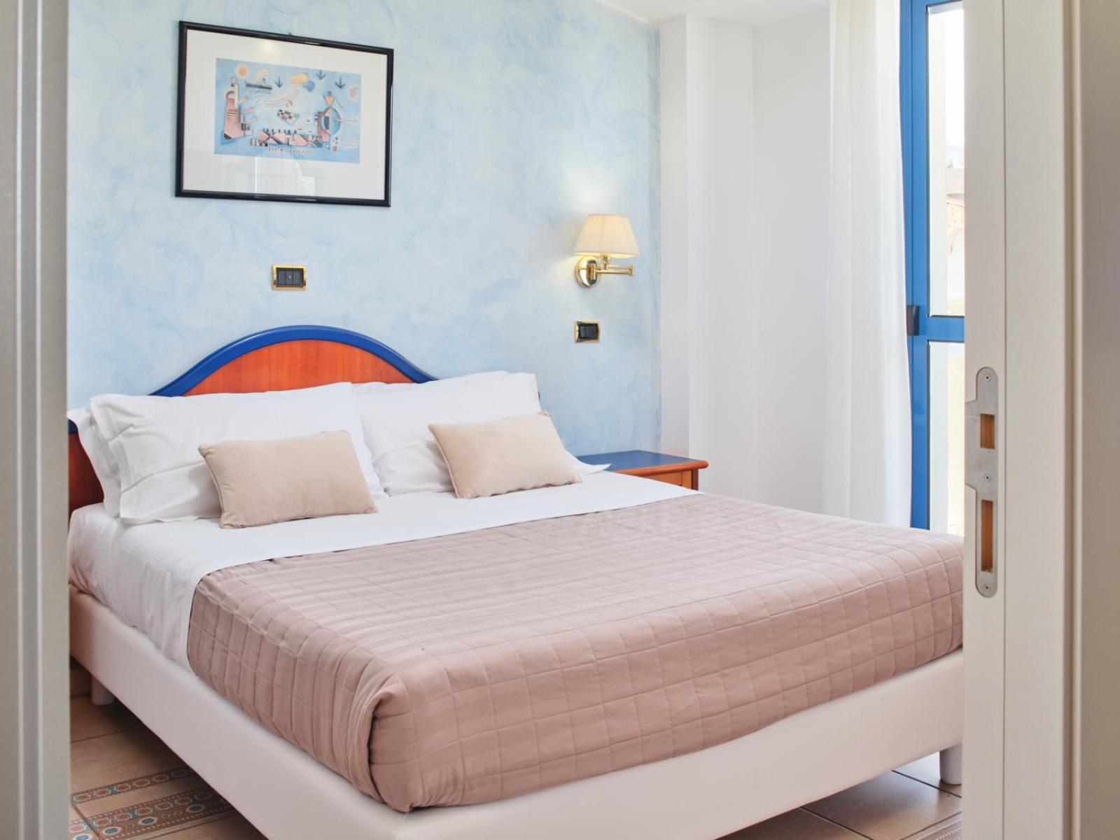 Comfort, Double or Twin Bed, Side Sea View