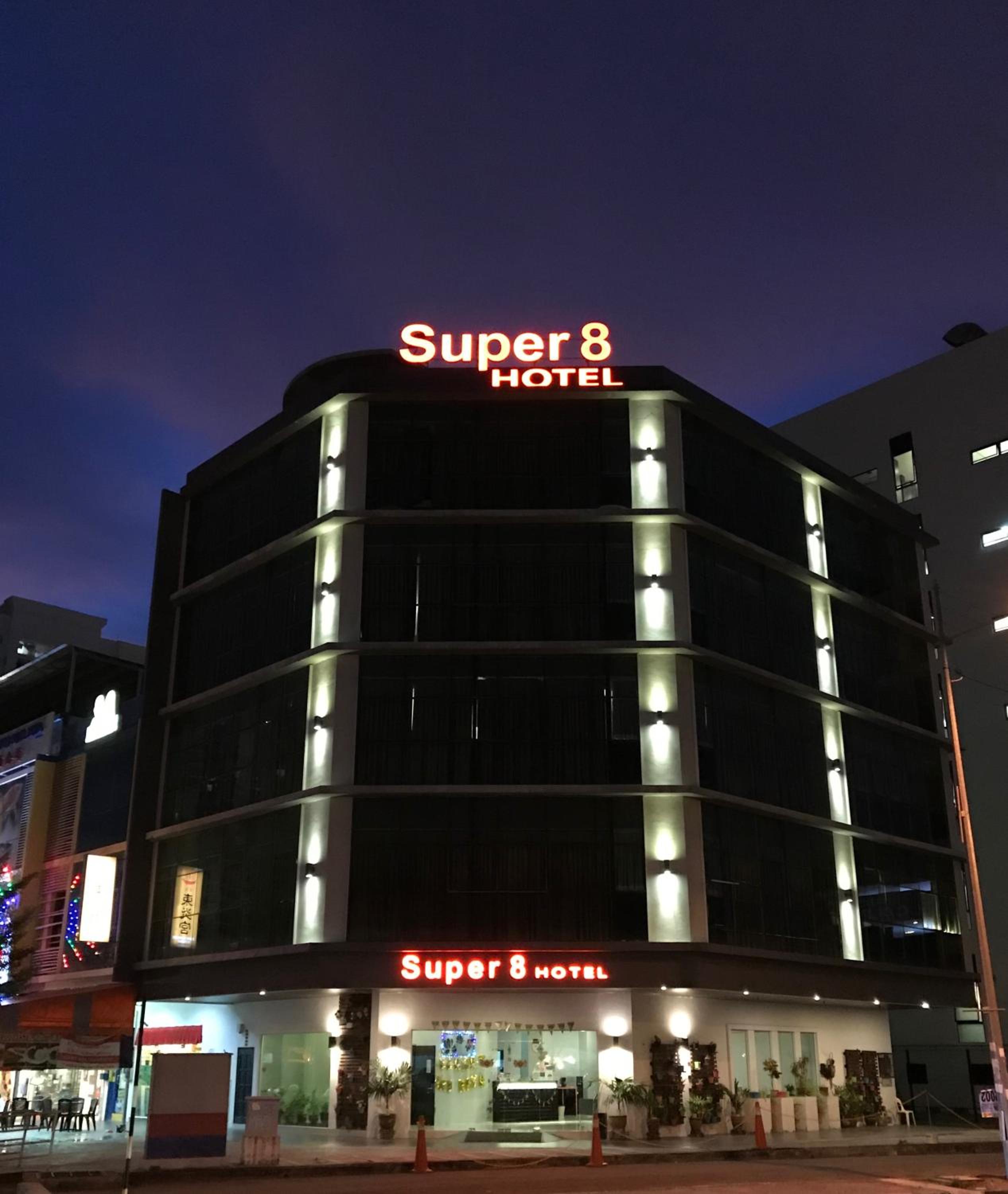 Super 8 Bayan Baru 1/37