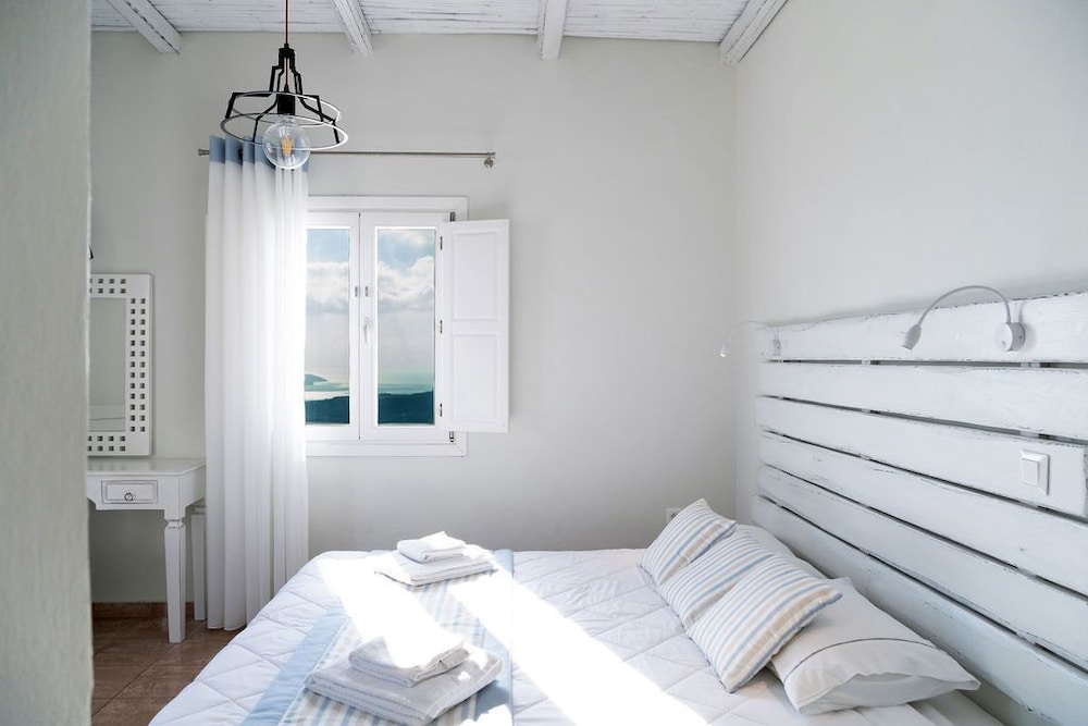 Superior, Double Bed, Caldera View