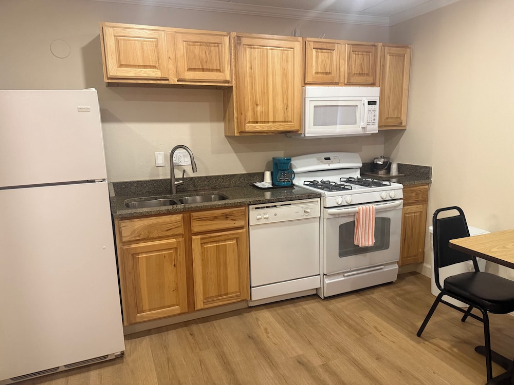 Boulder Twin Lakes Inn 36/49