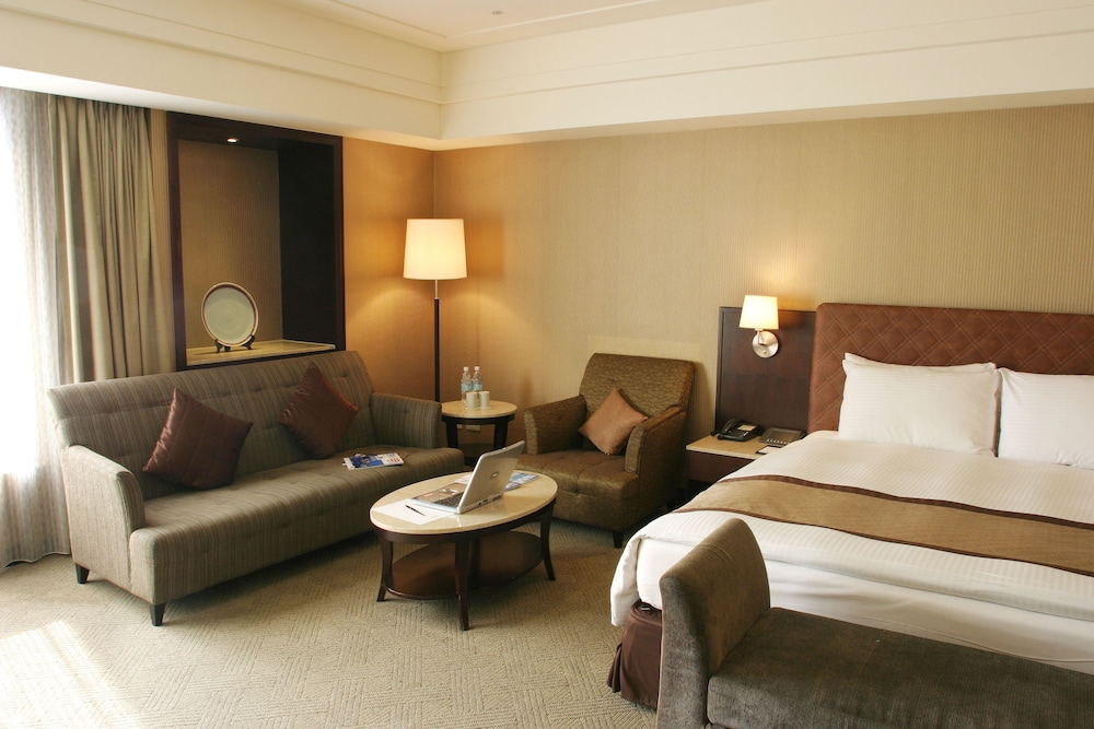 Grand Forward Hotel 10/36