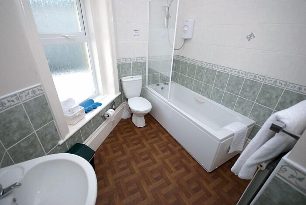 Westbury Lodge 28/30