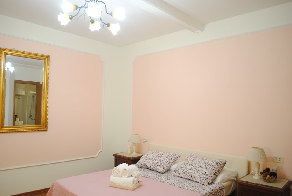 Dreaming Navona Rooms 8/20