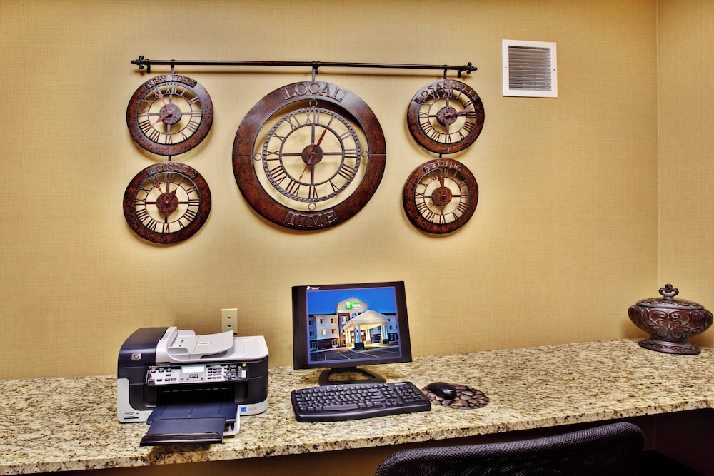 Holiday Inn Express Hotel & Suites Dubuque-West 11/51