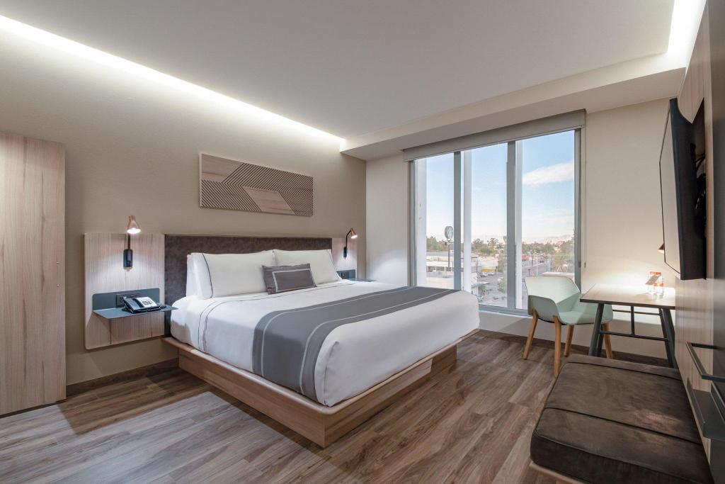 غرفة سوبيريور بسرير كينج مع أريكة، City Express Plus by Marriott Mexicali 3/8