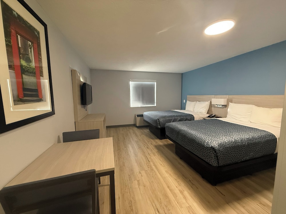 EFFICIENCY, 2 DOUBLE BEDS