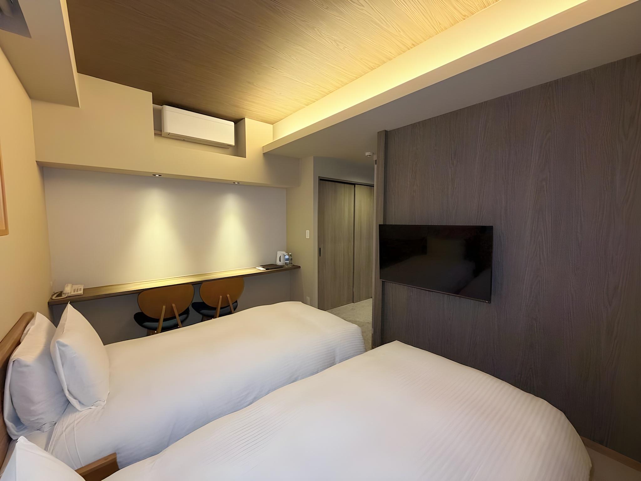 Room, Twin Beds