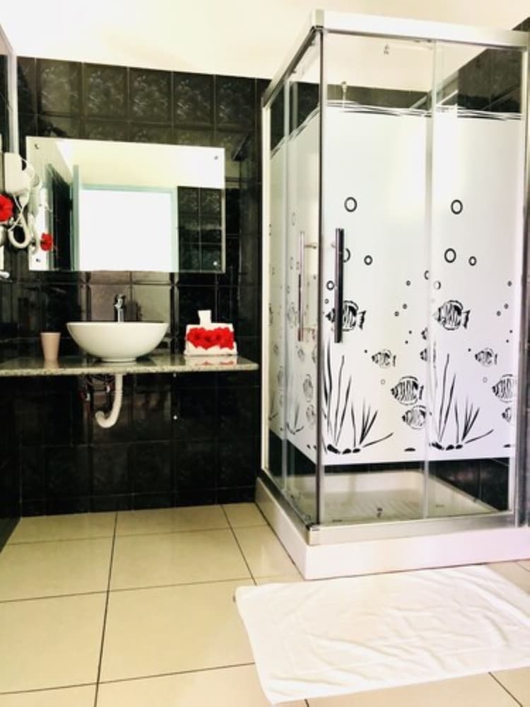 La Modestie Villa 6/50
