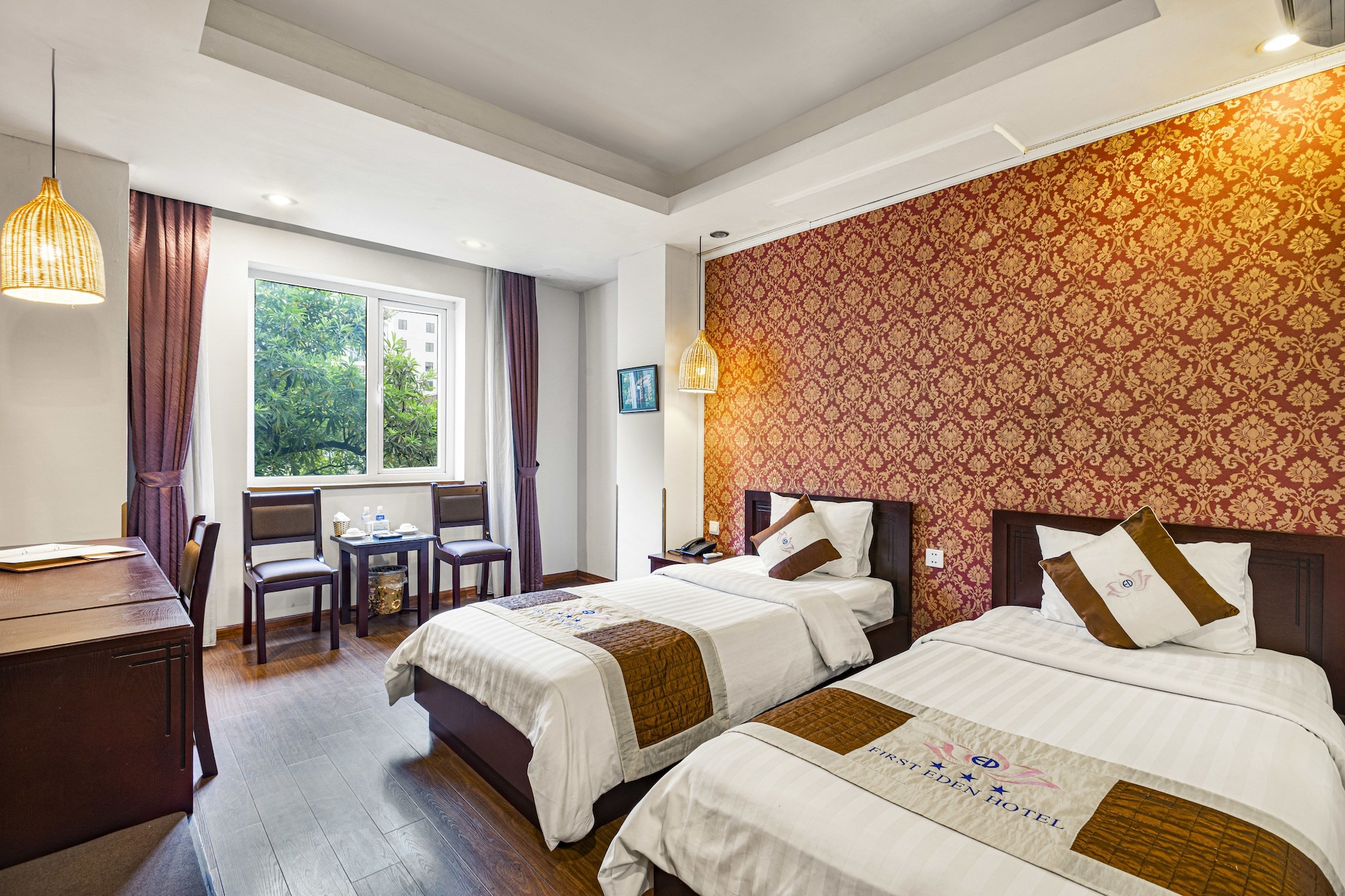 DELUXE, DOUBLE OR TWIN BED, CITY WING