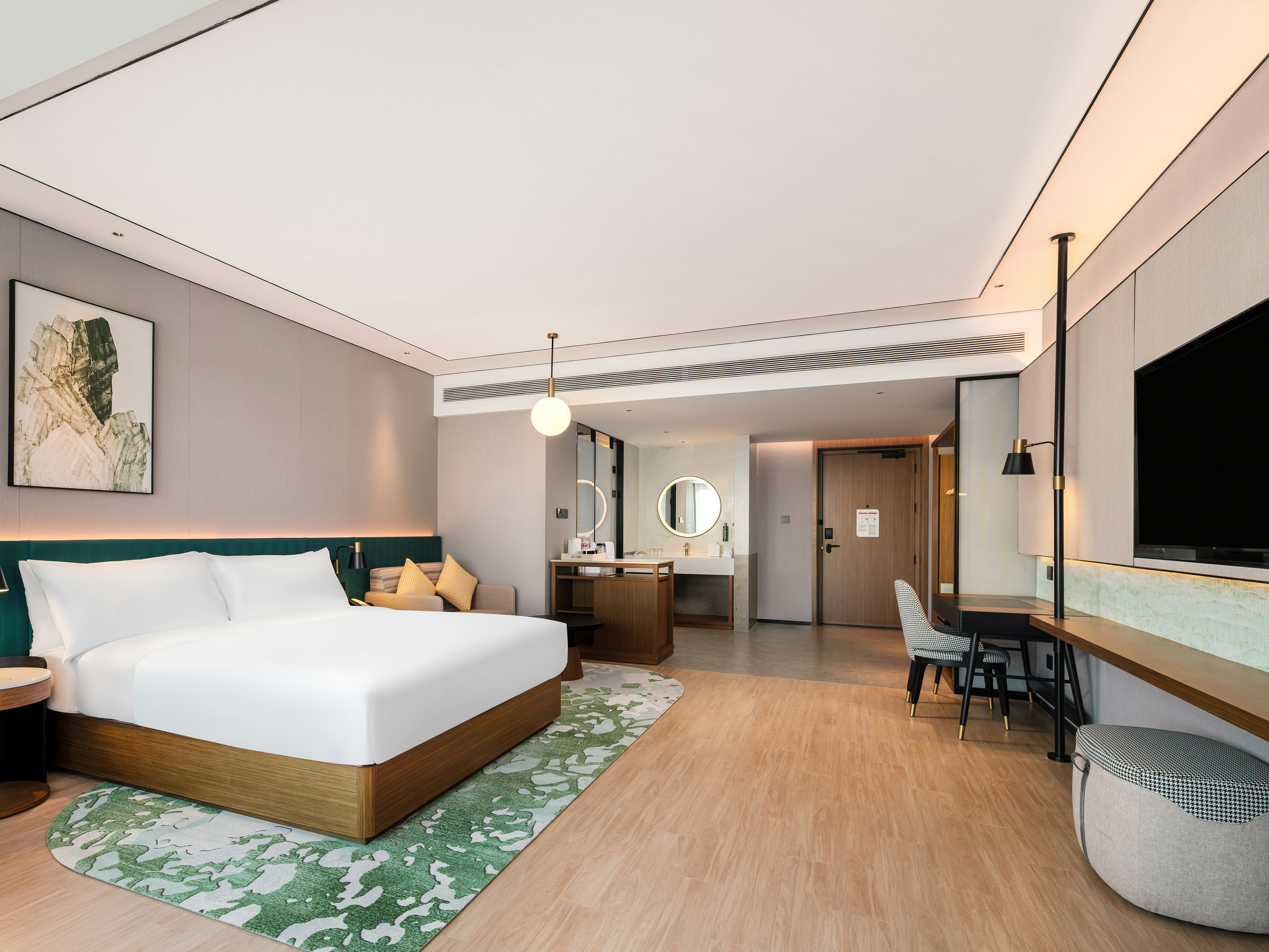 DELUXE, KING BED