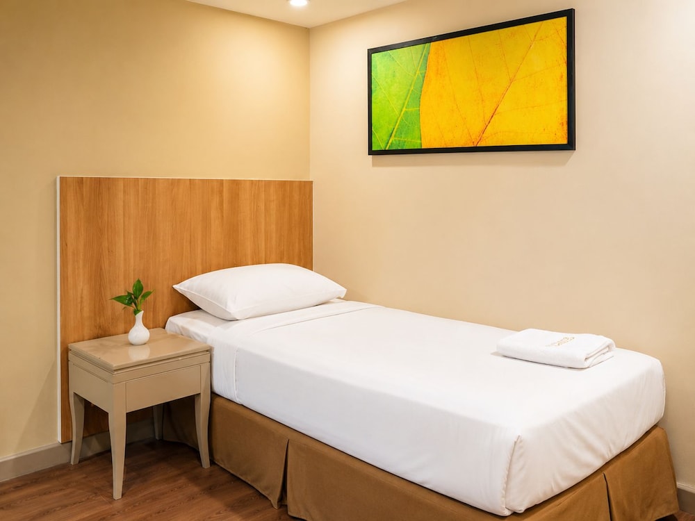 Grand Tropic Suites Jakarta 24/64