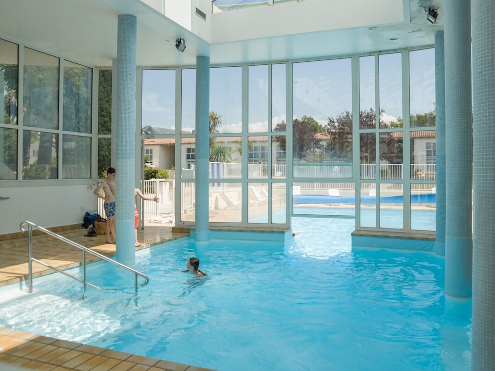 swimming pool spa