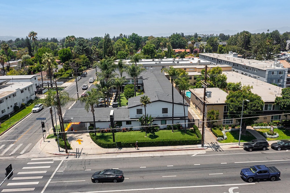 Hyland Motel Van Nuys 33/50