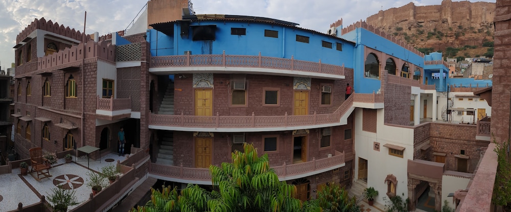 Krishna Prakash Heritage Haveli 4/42
