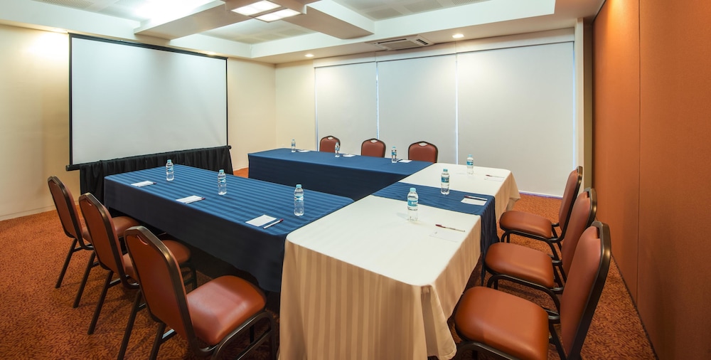 Hotel VM Express Queretaro 43/47