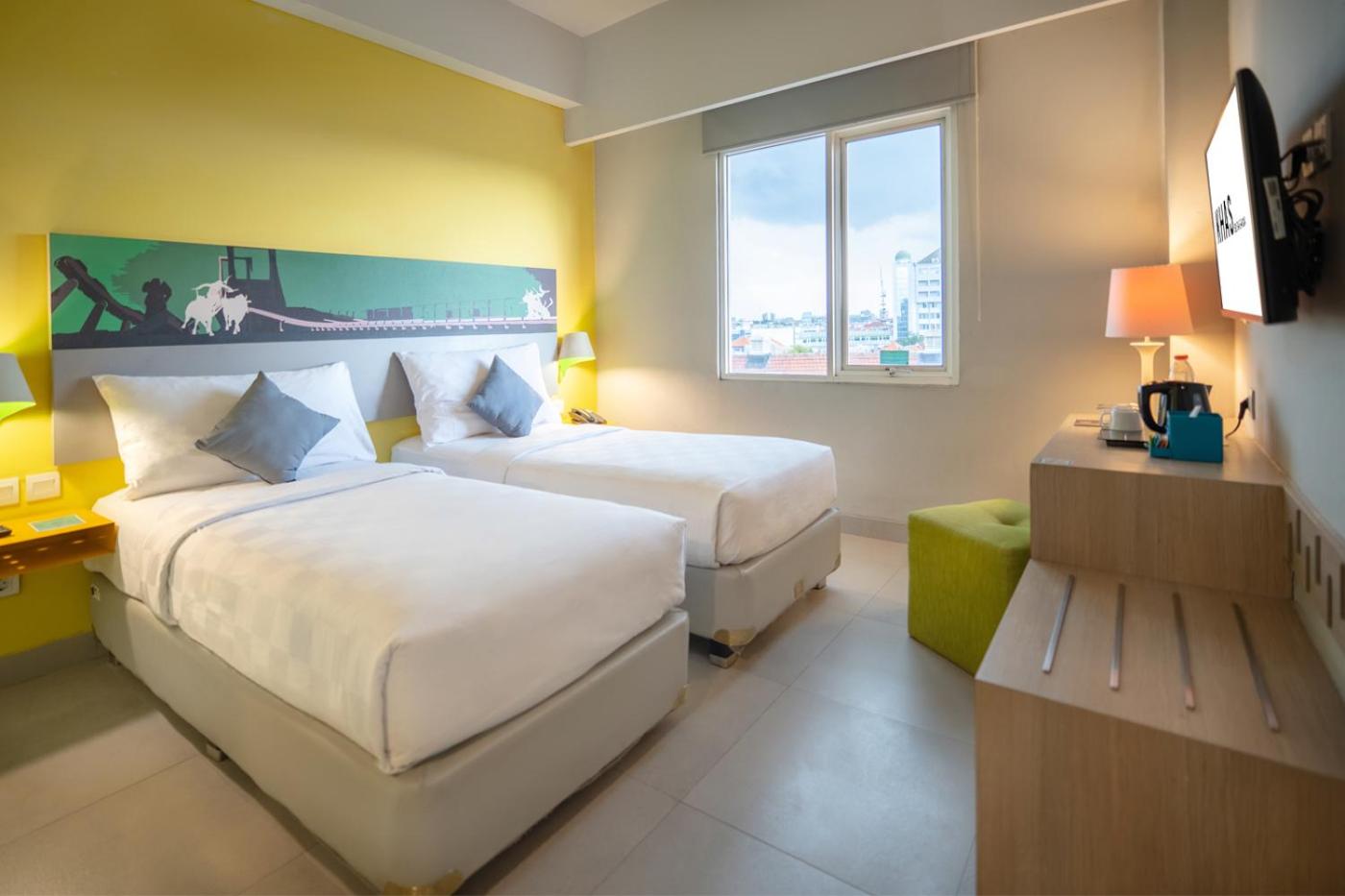 KHAS Surabaya Hotel 24/61