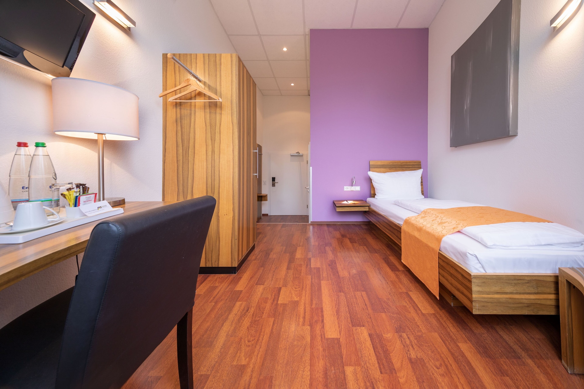 ROOM, SINGLE, SINGLE BED