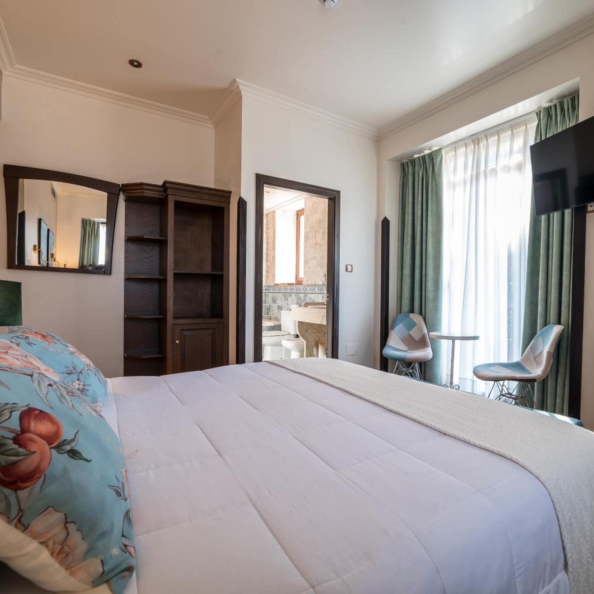 Room, Single