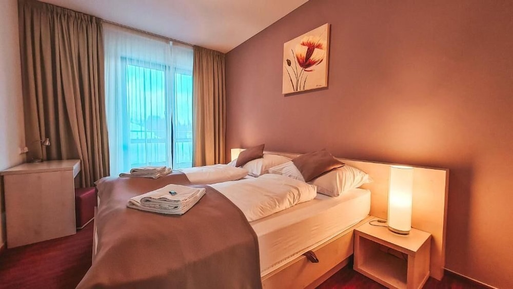 HOTEL CROCUS 8/50