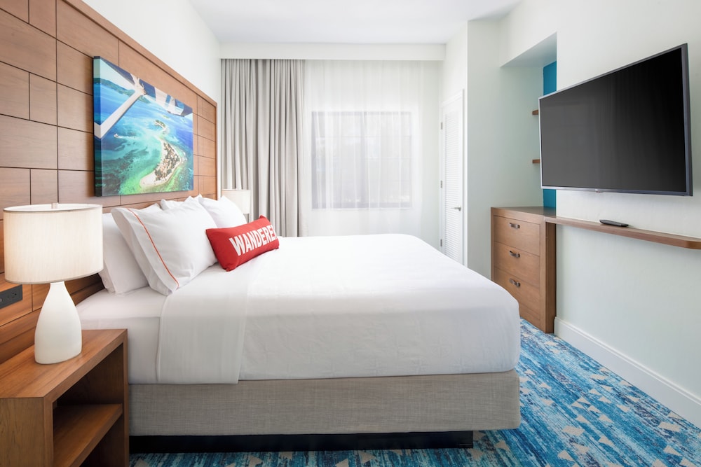 1 BEDROOM, SUITE