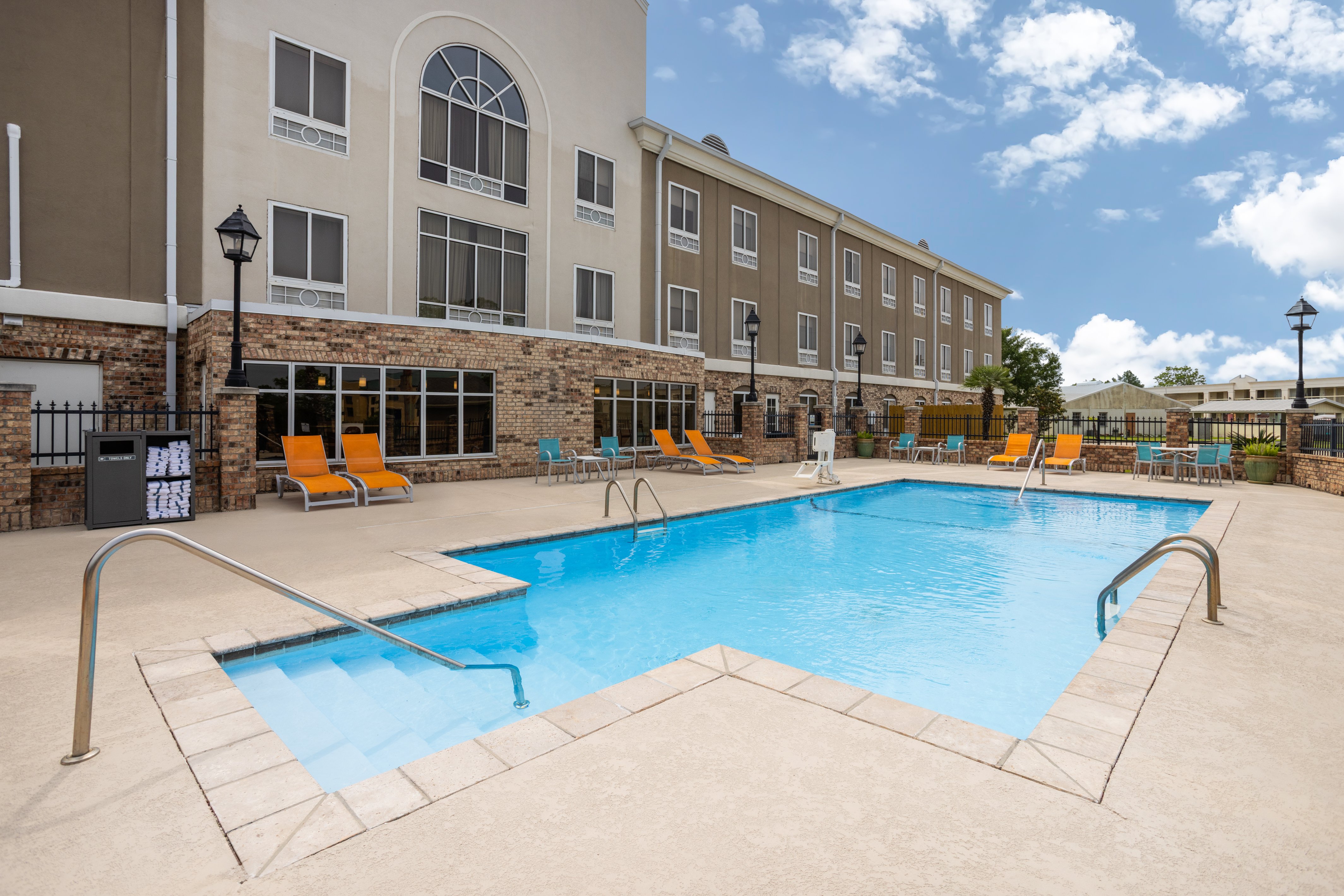 Holiday Inn Express Hotel Suites New Iberia Avery Island 7/80