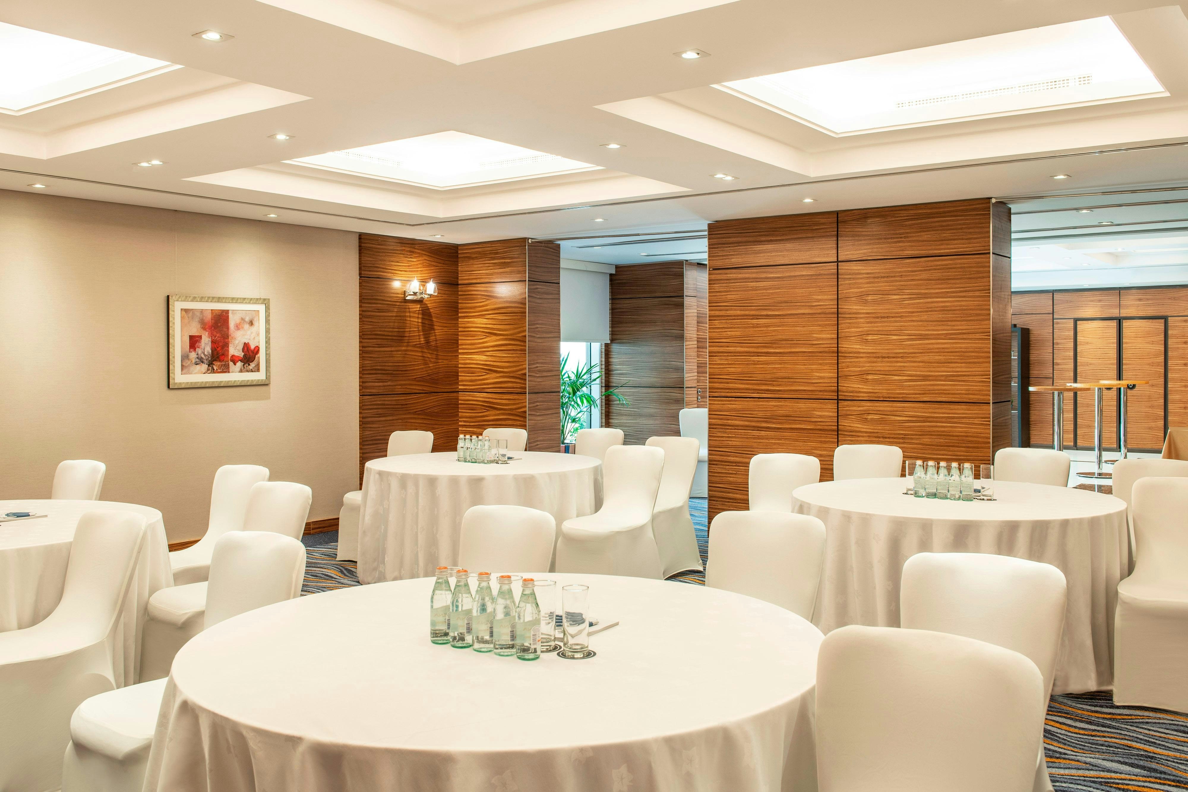 Four Points by Sheraton Bur Dubai 55/57