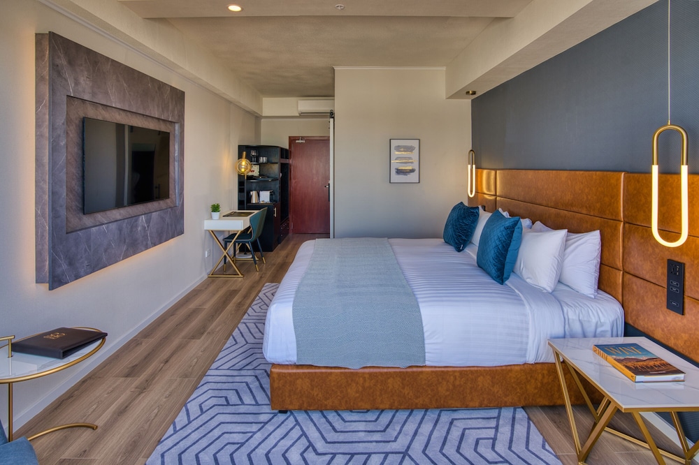 LUXURY, STUDIO, SUITE