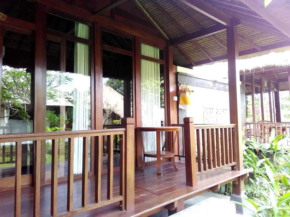 Astawa House 3/65