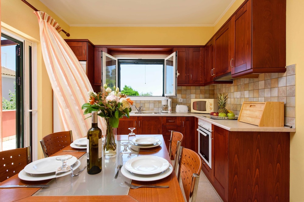 Villa Lemonia 38/50