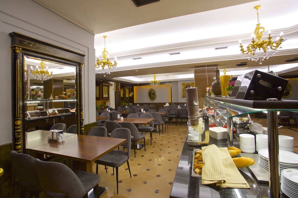Grand Ant Hotel 40/47
