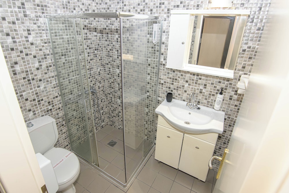 Talos Hotel Apartments 48/50