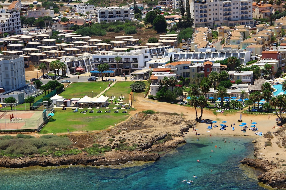Penelope Beach Hotel 71/77