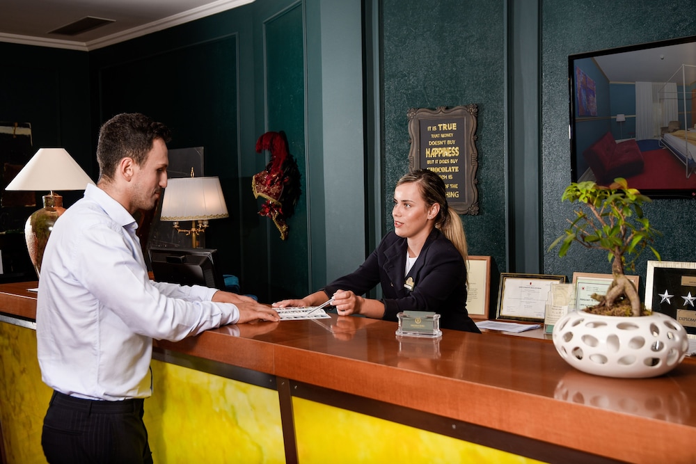 Diplomat Hotel 2/30