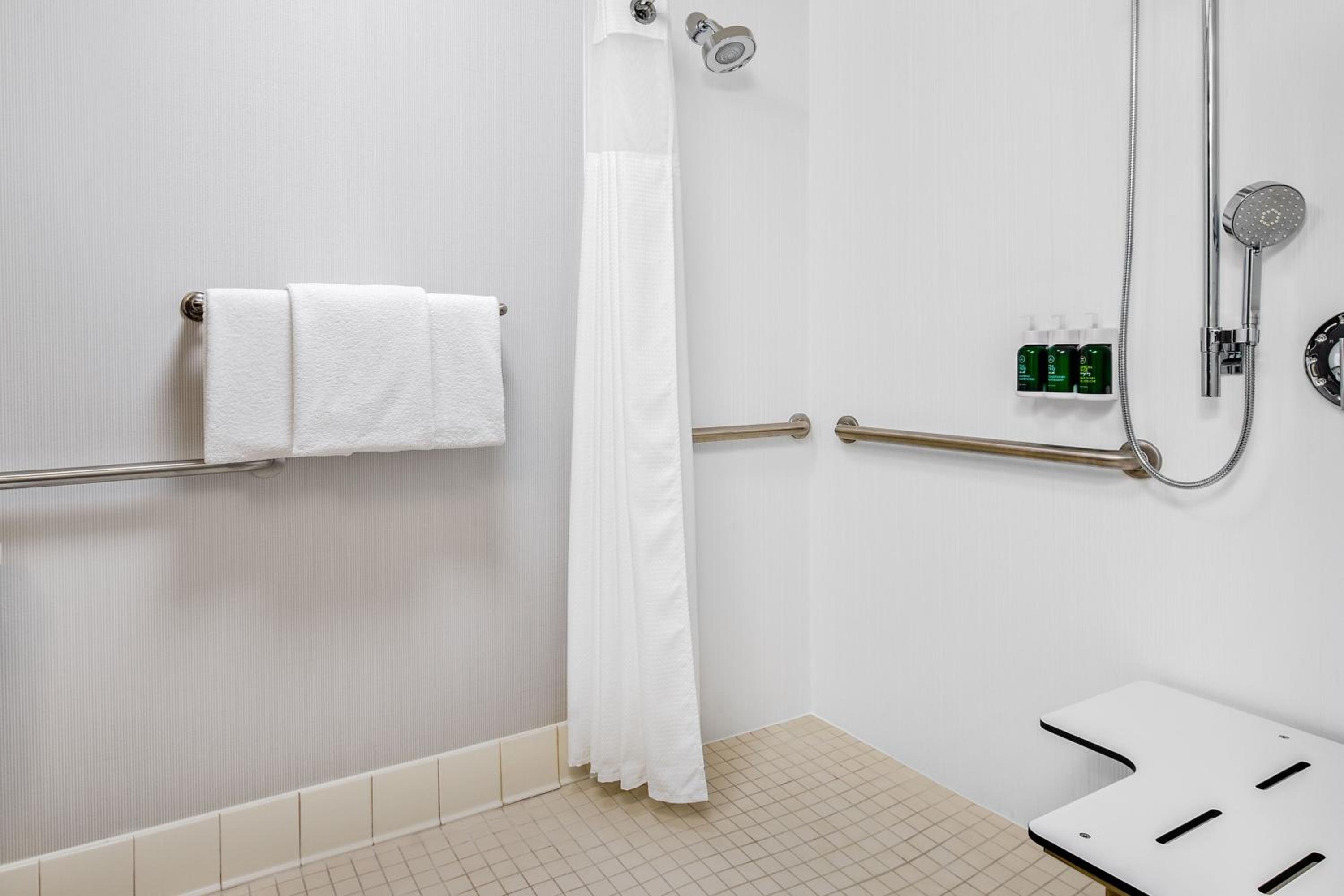 1 Bedroom, Renovated, 2 Rooms, Suite, King Bed, Sofa، Courtyard Pittsburgh Airport 5/5