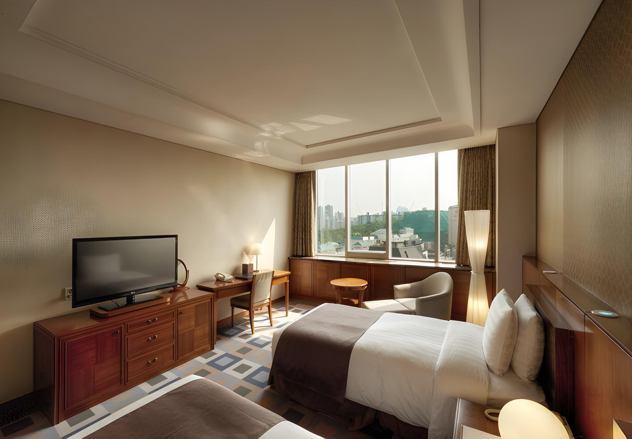GRAND, TWIN BEDS