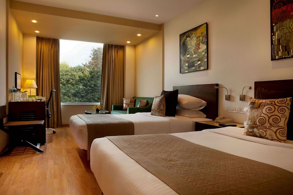Lemon Tree Premier 1 Leisure Valley Gurugram 17/60