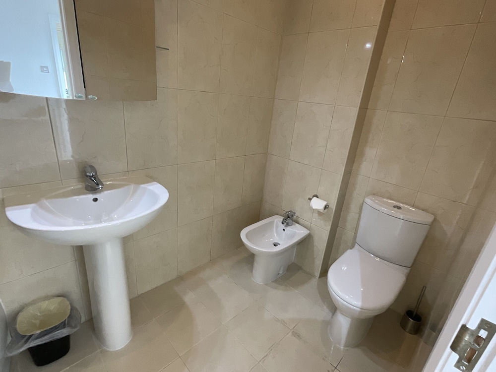 Earle House Serviced Apartments 43/50