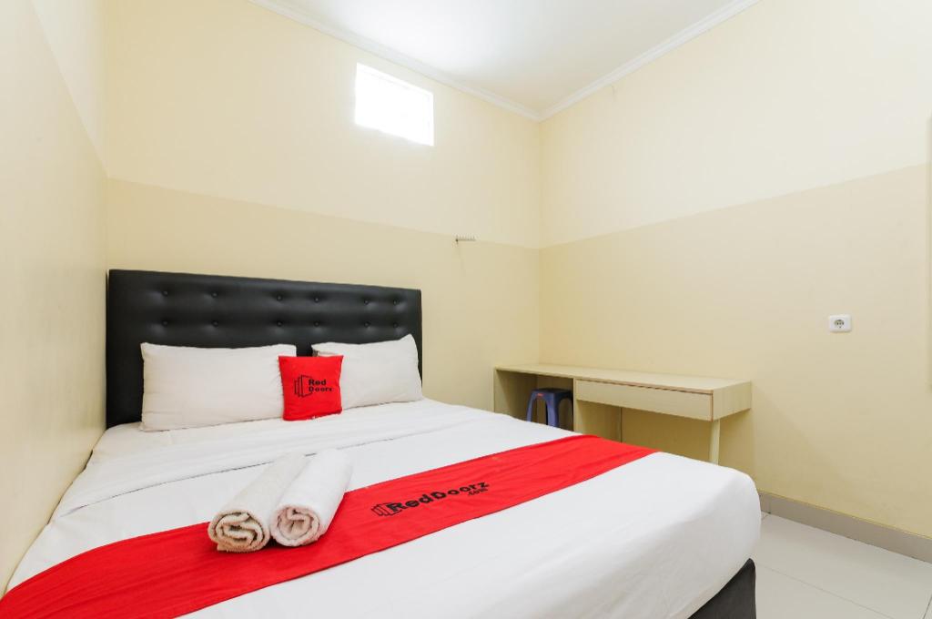 Reddoorz Plus Near Mall Ciputra Jakarta 19/51