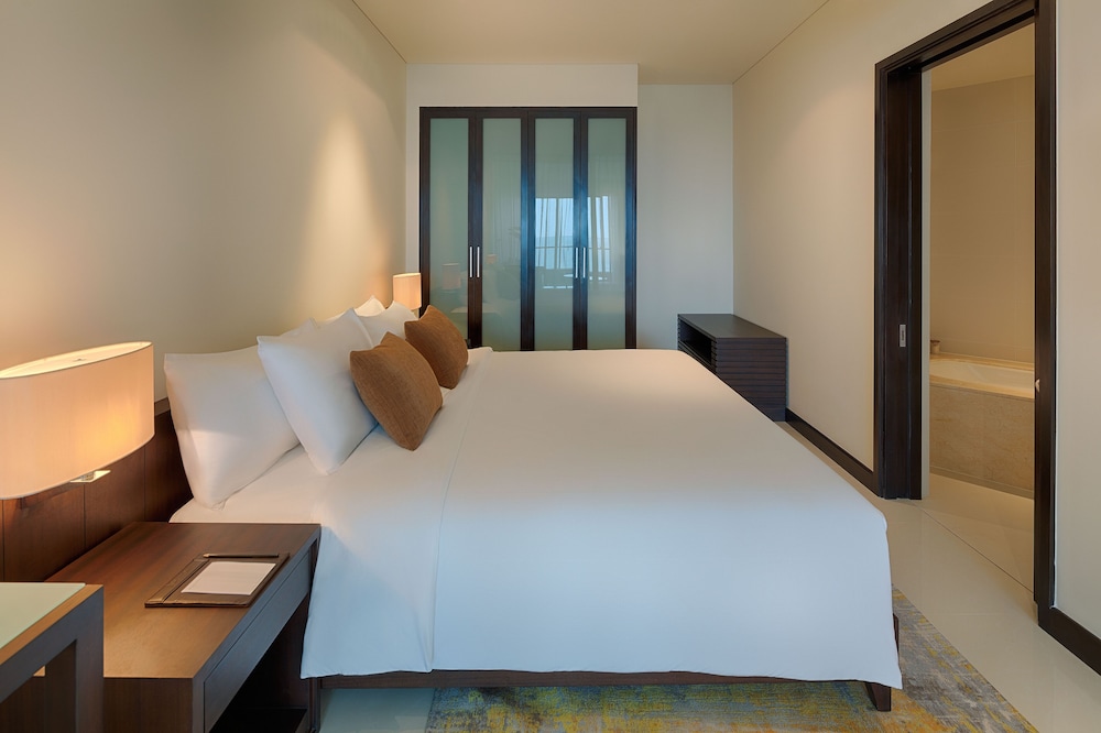 1 BEDROOM, SUITE