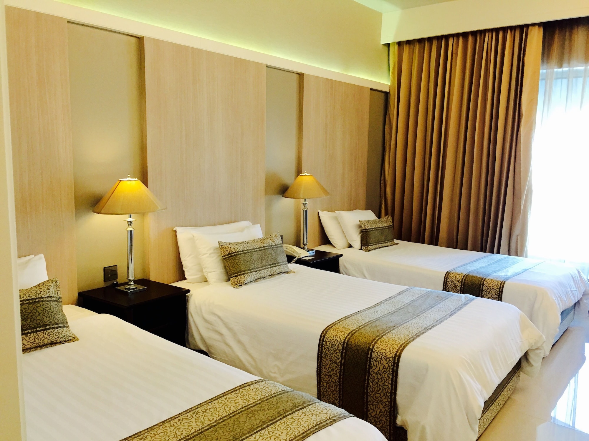 غرفة ثلاثية بسرير كوين وسرير فردي، Indra Regent Hotel 5/7