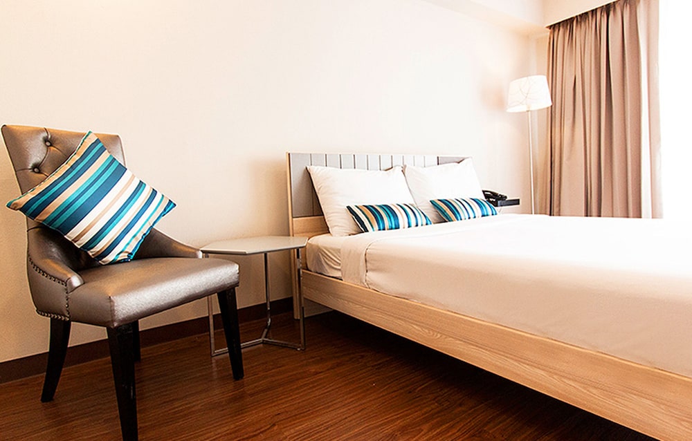 Samran Place Hotel 12/45