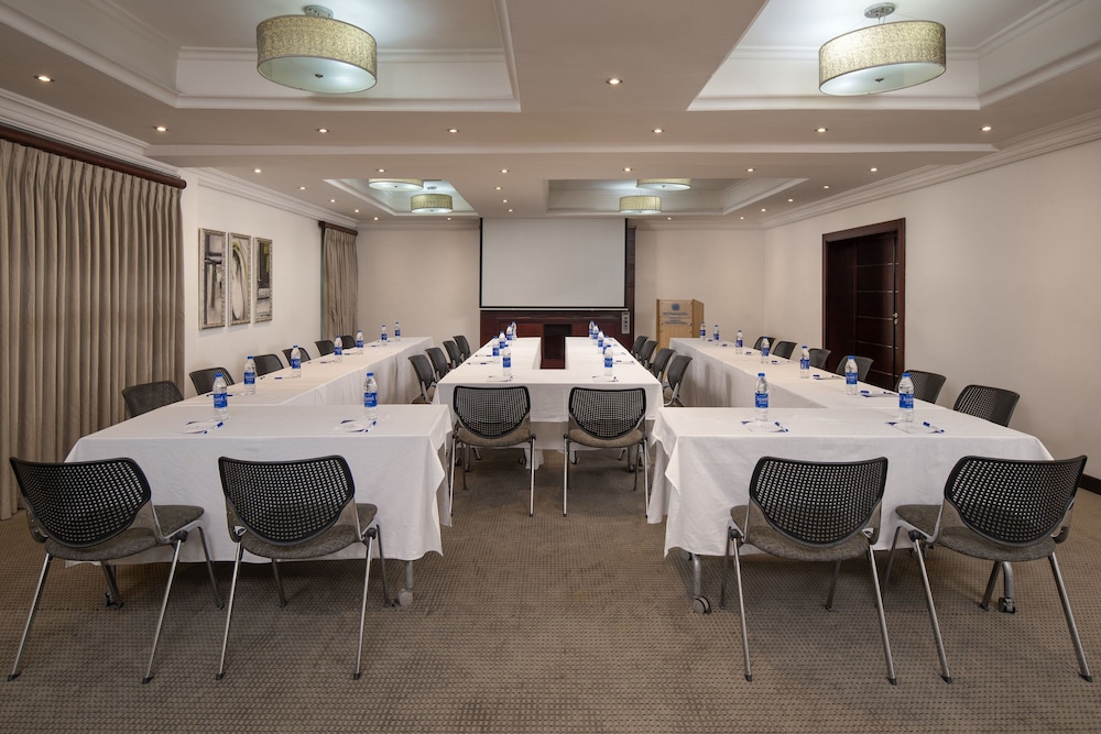 Protea Hotel By Marriott Lagos Kuramo Waters 65/71
