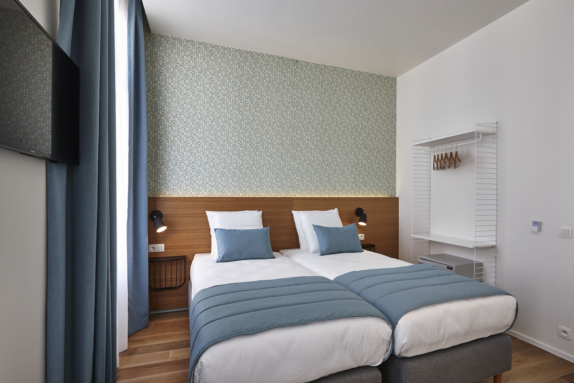 RELAX, TWIN BEDS