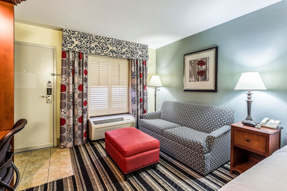 Clarion Pointe Huntsville Research Park 27/38
